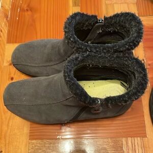 Women’s Easy Spirit Zippered Boot